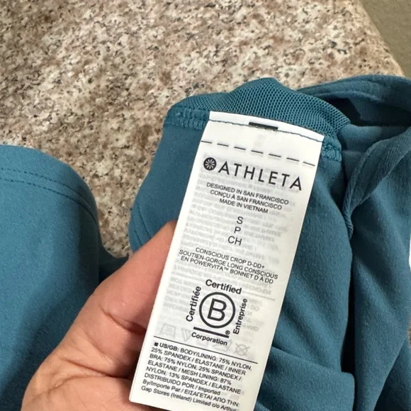 Athleta Conscious Crop
D-DD, Borealis Green - Picture 7 of 8